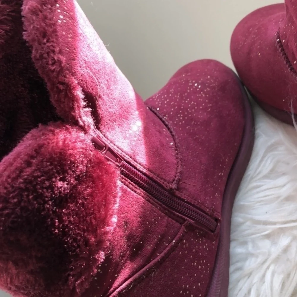 ROEBUCK & CO | Women’s Maroon Ankle Height Boots + Gold Sparkle, Size 5.